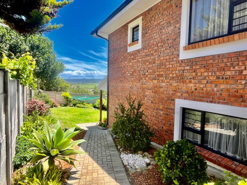 3 Bedroom Property for Sale in Fraaiuitsig Western Cape